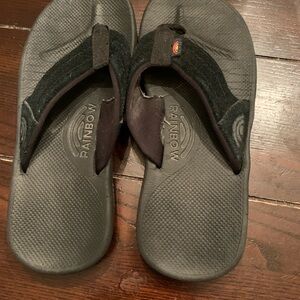 Rainbow Sandals M6/W7.5, 8